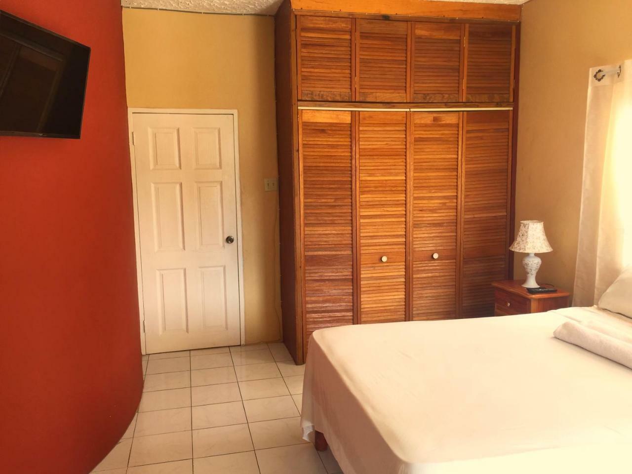 Yaad Hostel Montego Bay Eksteriør bilde