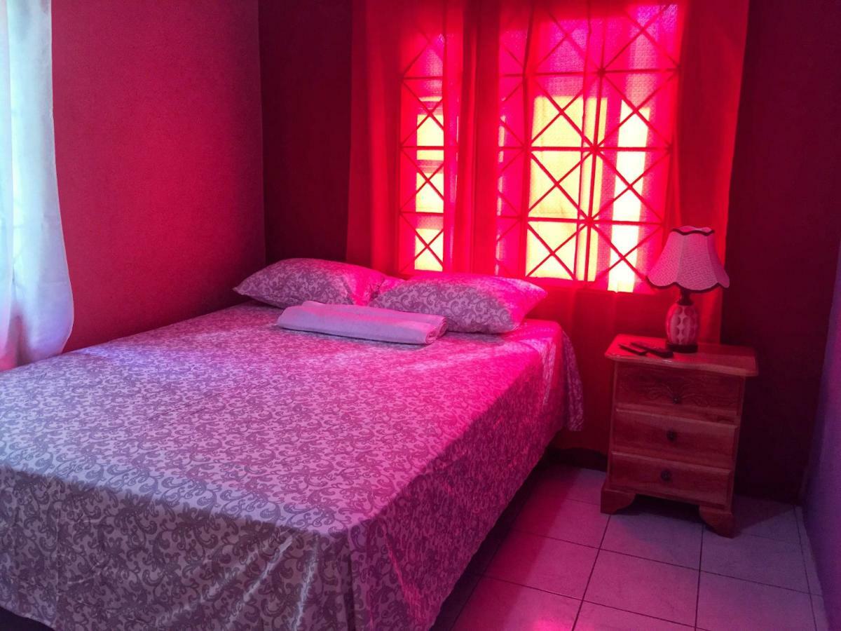 Yaad Hostel Montego Bay Rom bilde